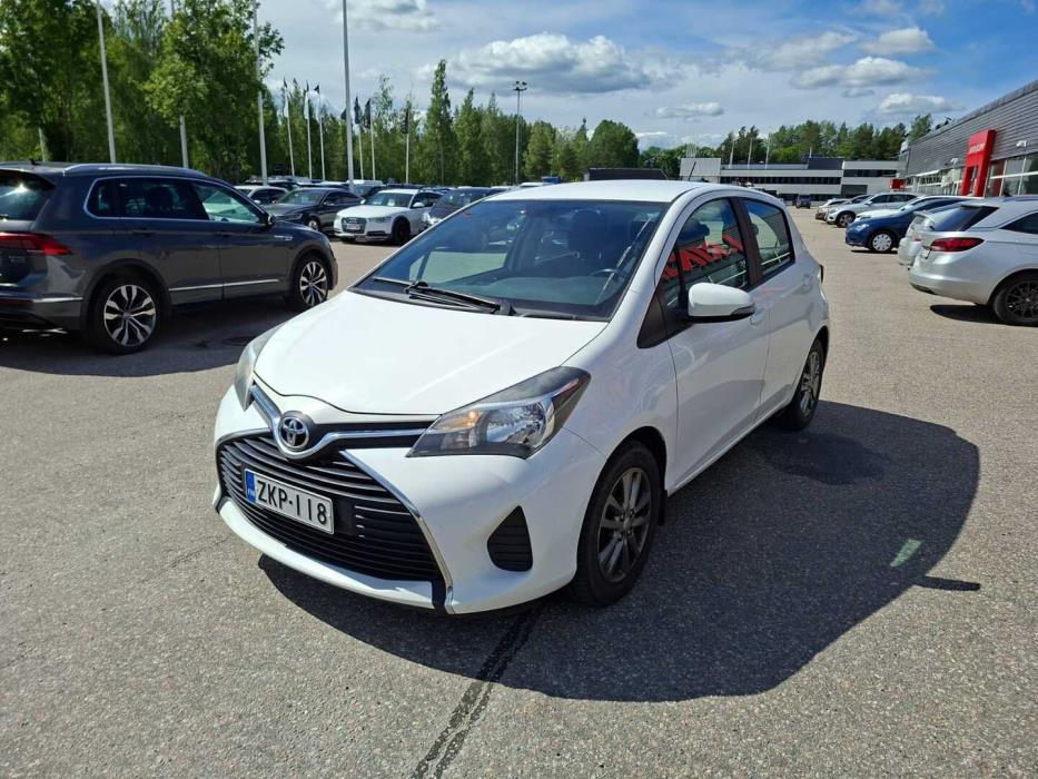 TOYOTA Yaris 2015