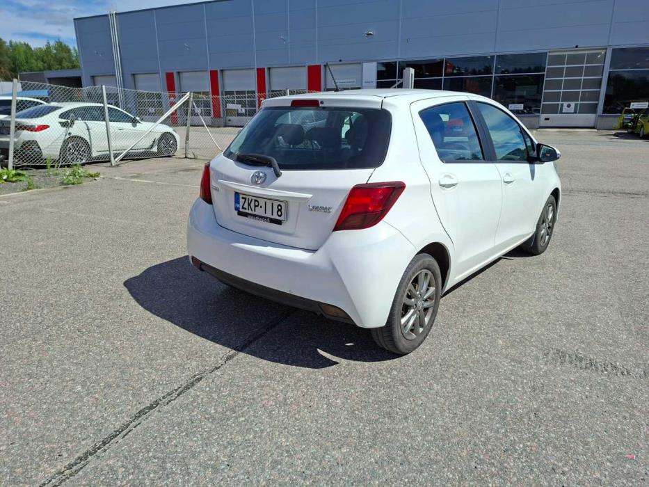 TOYOTA Yaris 2015