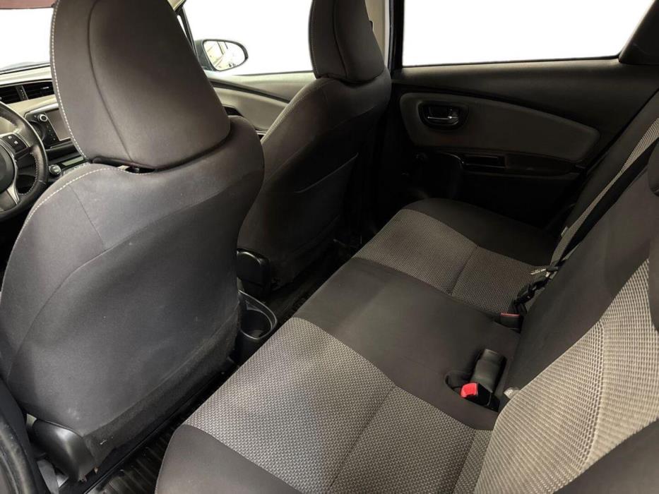TOYOTA Yaris 2015
