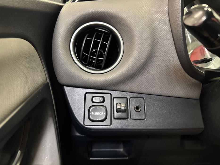 TOYOTA Yaris 2015
