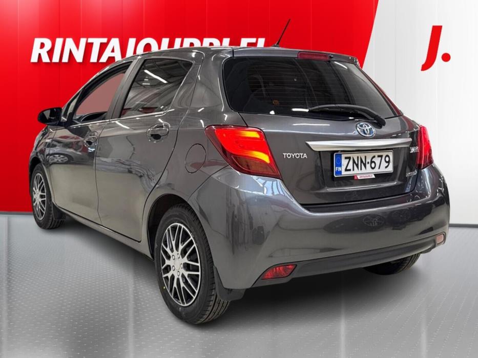 TOYOTA Yaris 2015