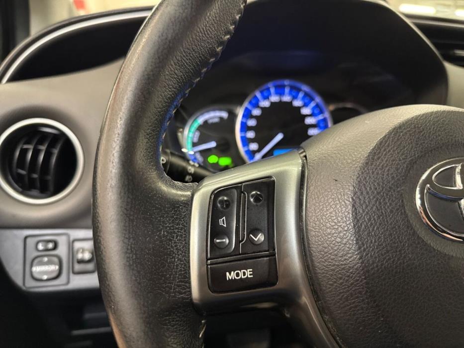 TOYOTA Yaris 2015