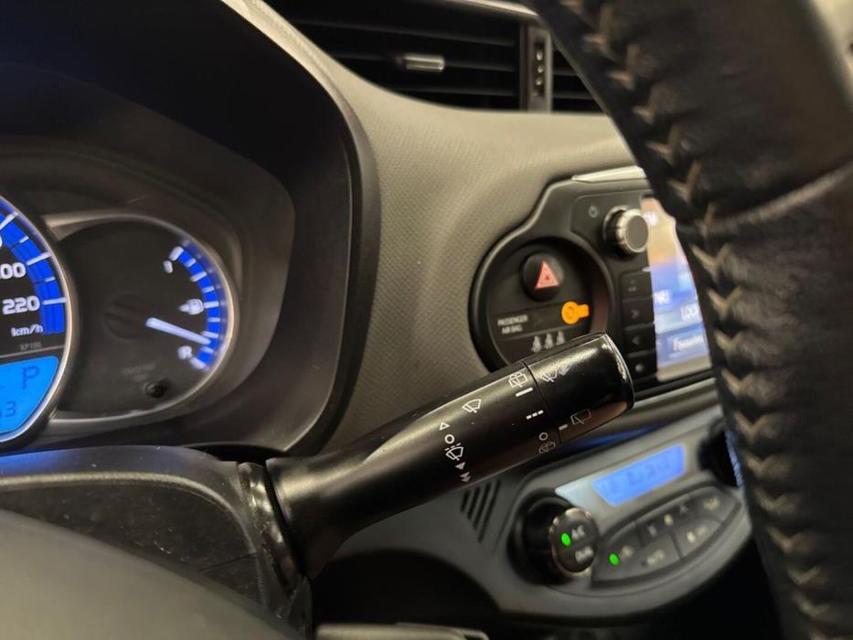 TOYOTA Yaris 2015