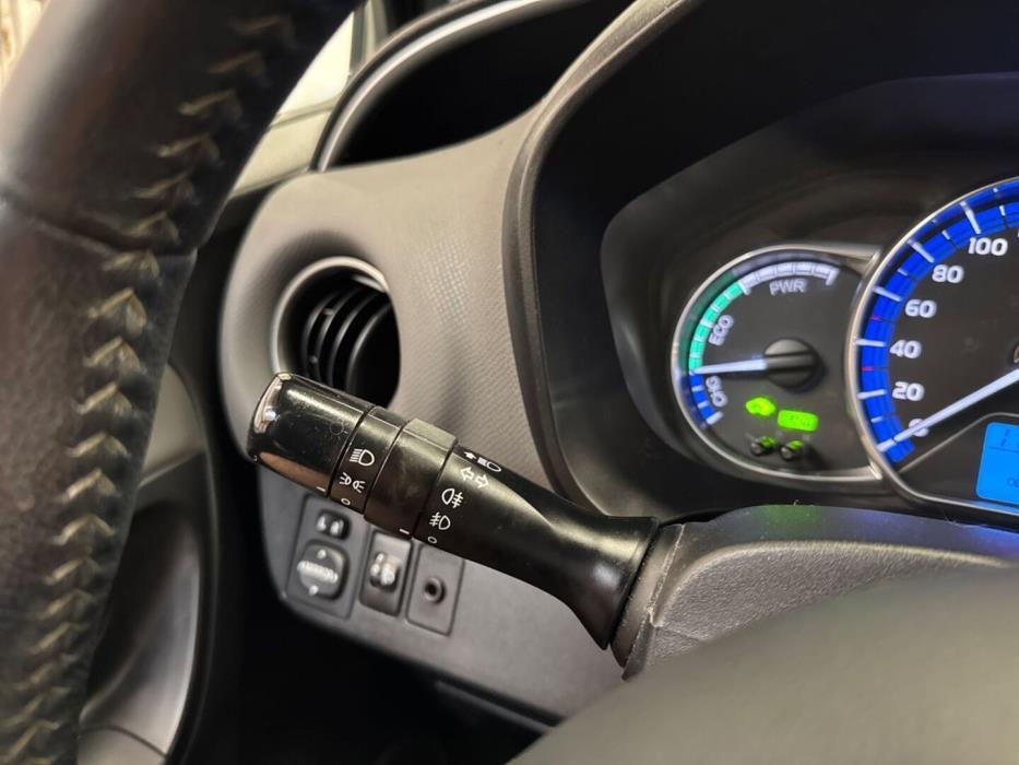 TOYOTA Yaris 2015