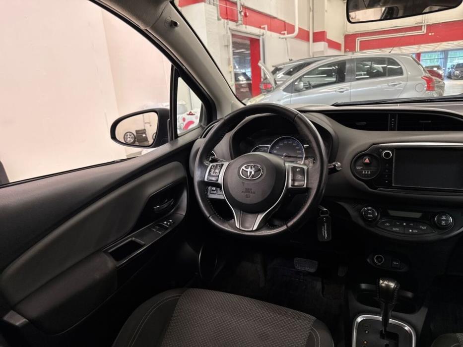 TOYOTA Yaris 2015