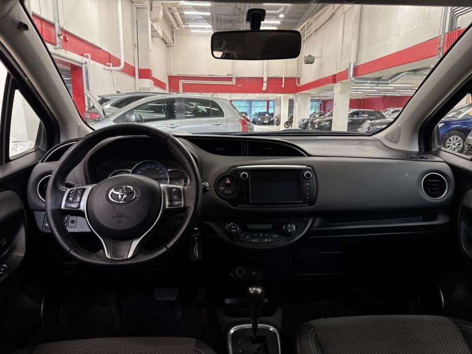 TOYOTA Yaris 2015