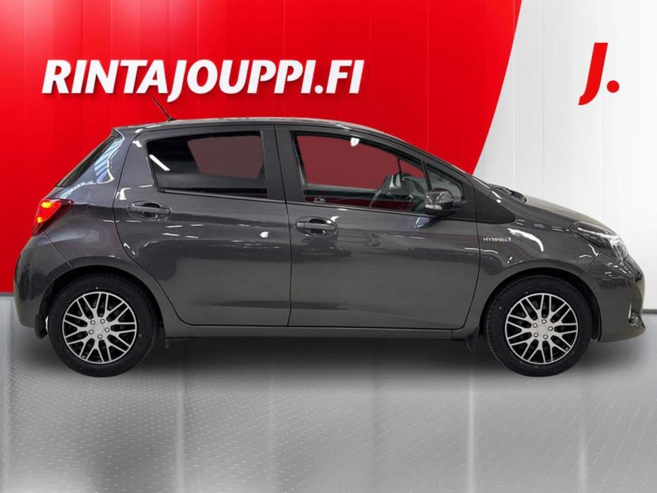 TOYOTA Yaris 2015