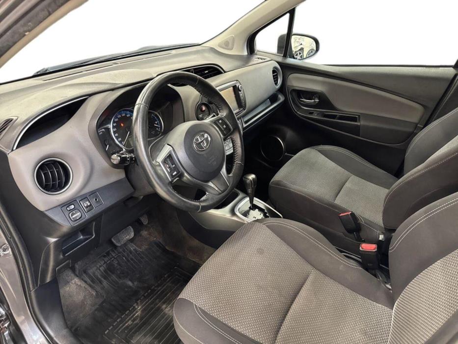 TOYOTA Yaris 2015