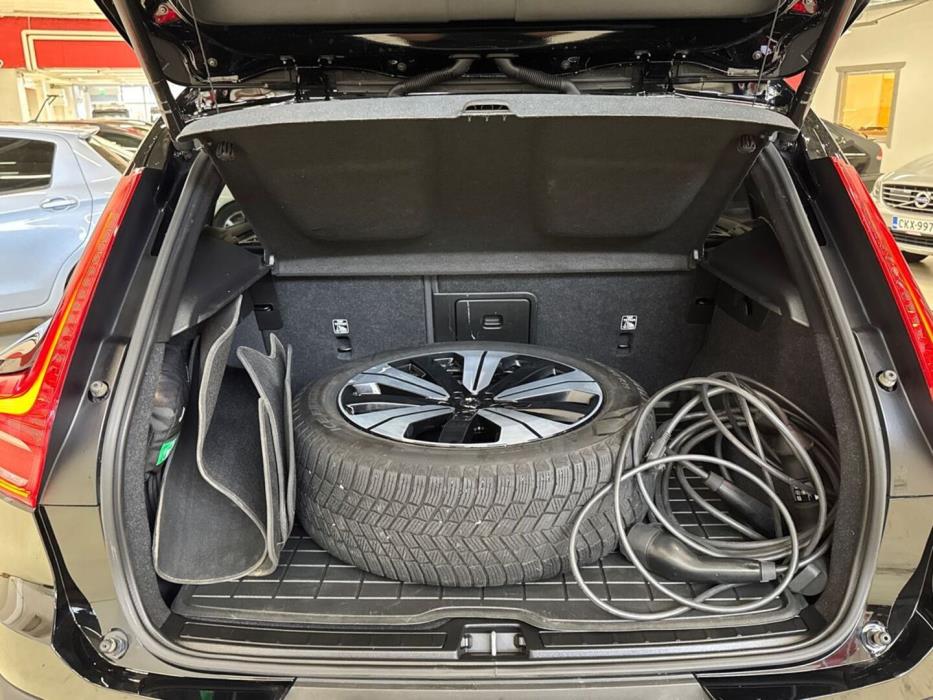 VOLVO XC40 2023