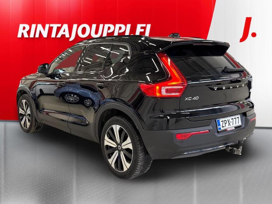 VOLVO XC40 2023