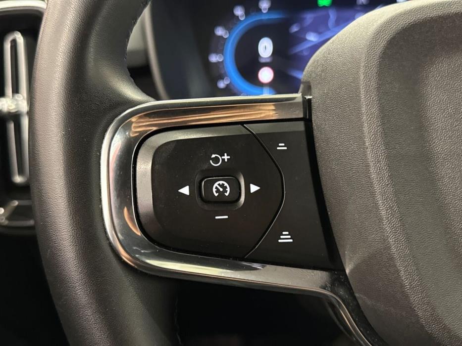 VOLVO XC40 2023