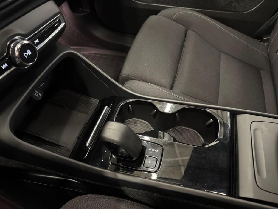VOLVO XC40 2023