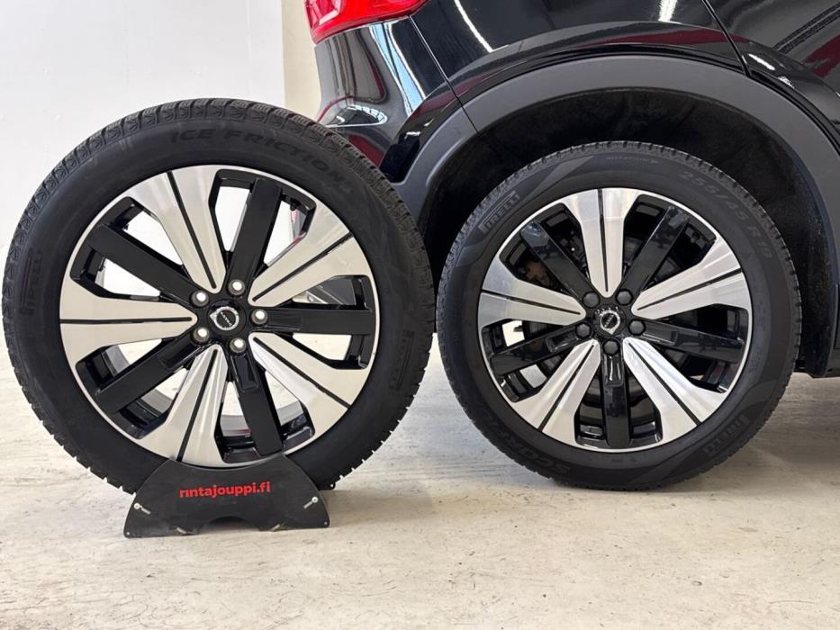 VOLVO XC40 2023