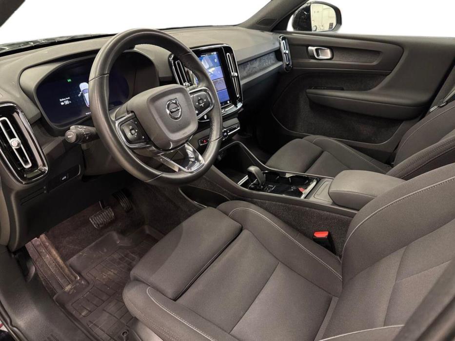 VOLVO XC40 2023