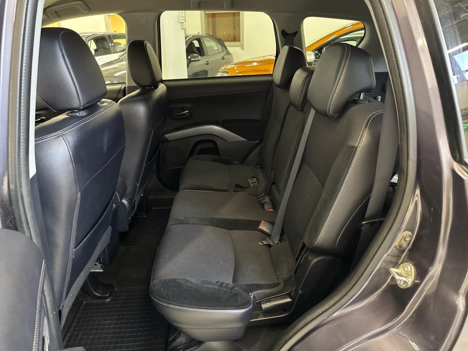 MITSUBISHI Outlander 2012