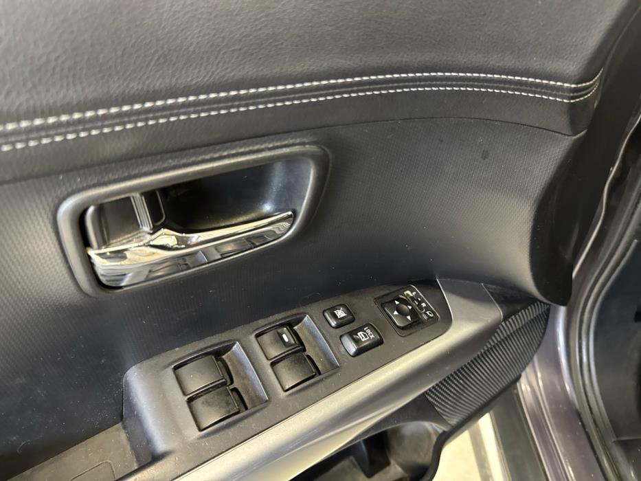 MITSUBISHI Outlander 2012