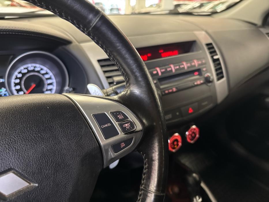 MITSUBISHI Outlander 2012