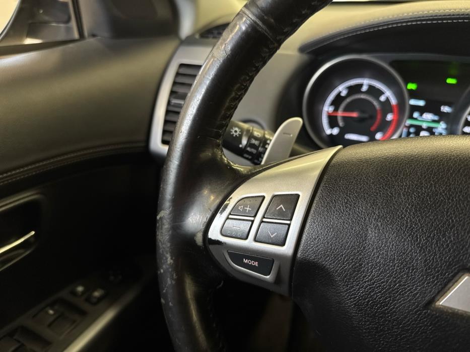 MITSUBISHI Outlander 2012