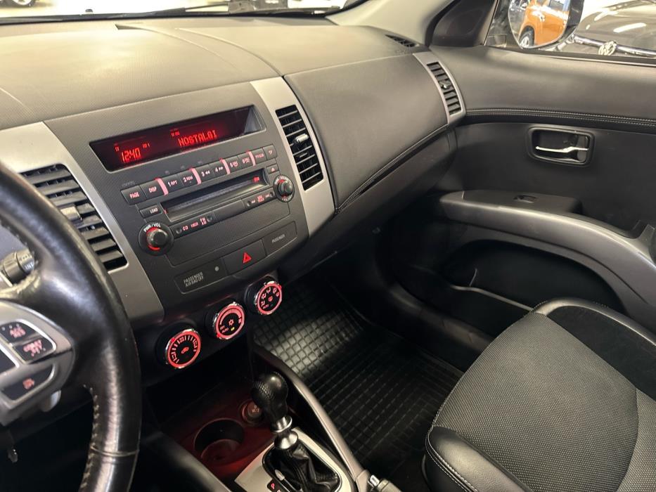 MITSUBISHI Outlander 2012