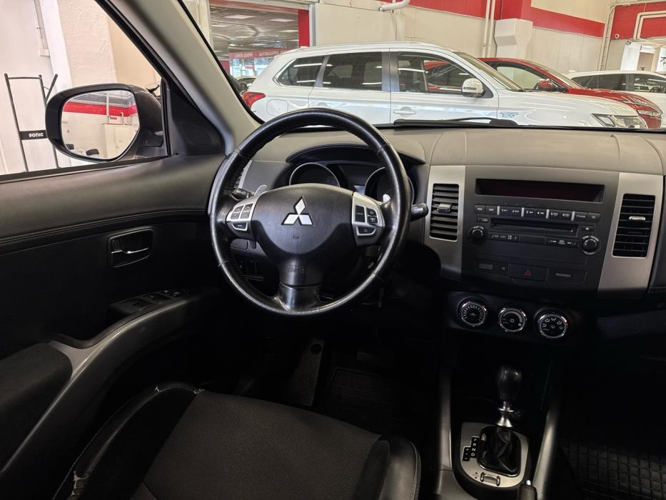 MITSUBISHI Outlander 2012