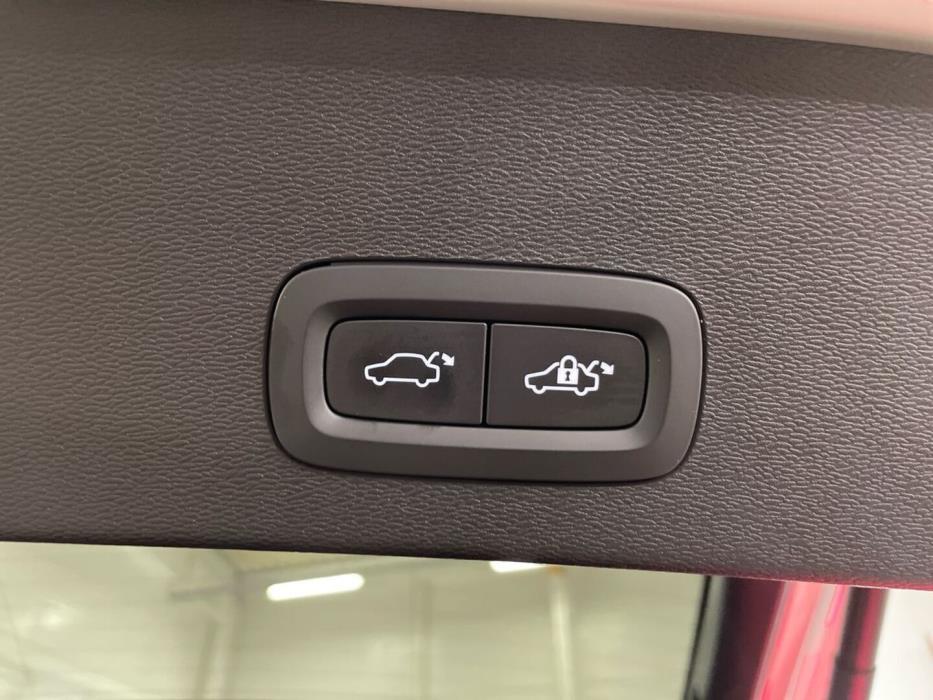 VOLVO C40 2024