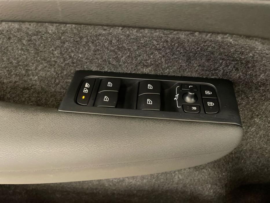 VOLVO C40 2024