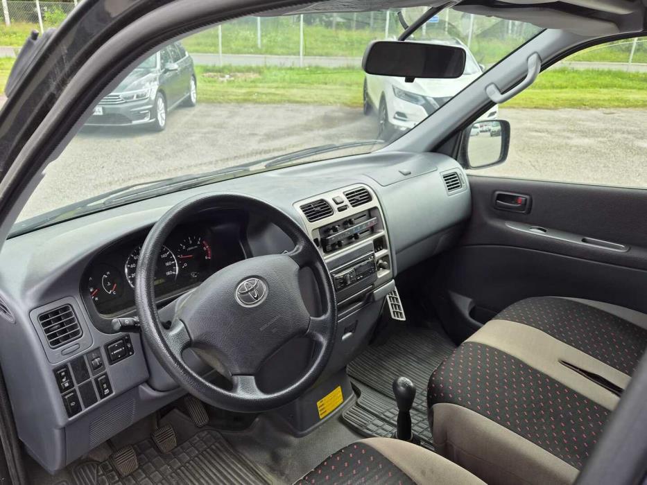 TOYOTA Hiace 2010