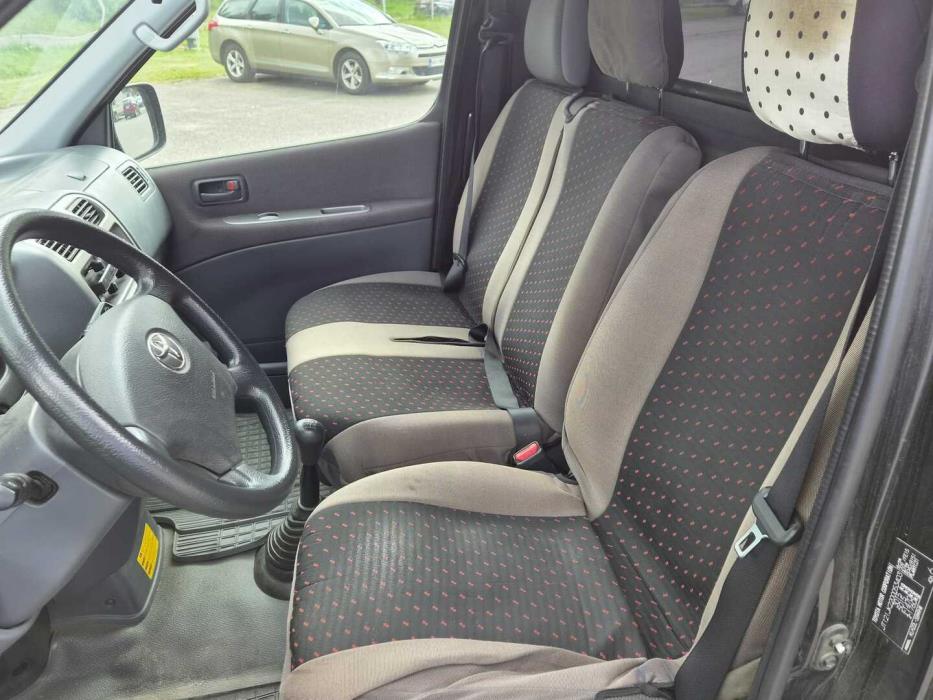 TOYOTA Hiace 2010