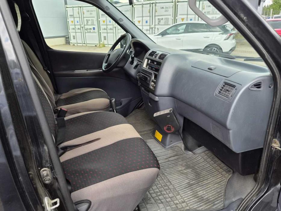 TOYOTA Hiace 2010