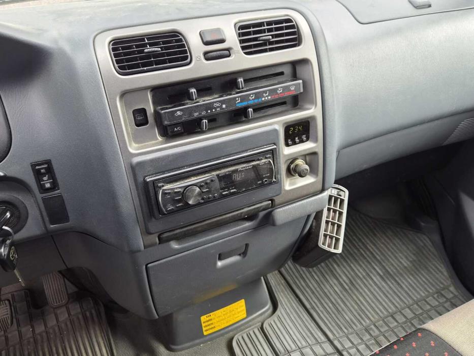 TOYOTA Hiace 2010
