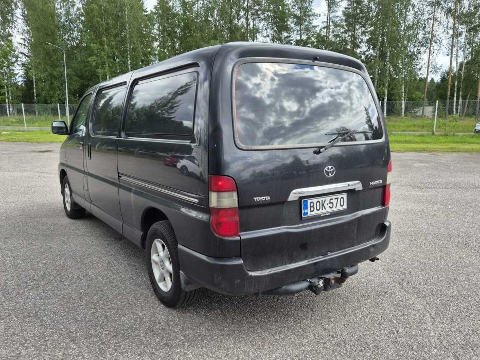 TOYOTA Hiace 2010