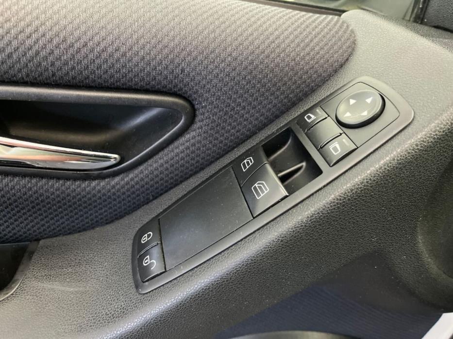 MERCEDES-BENZ A 2010