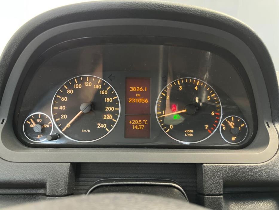 MERCEDES-BENZ A 2010