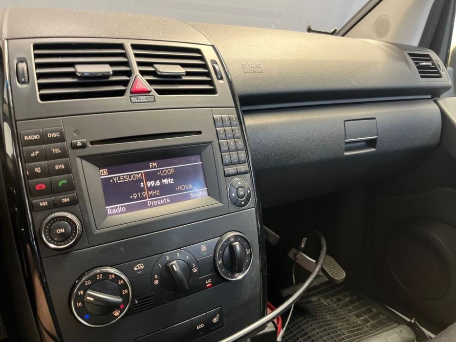 MERCEDES-BENZ A 2010