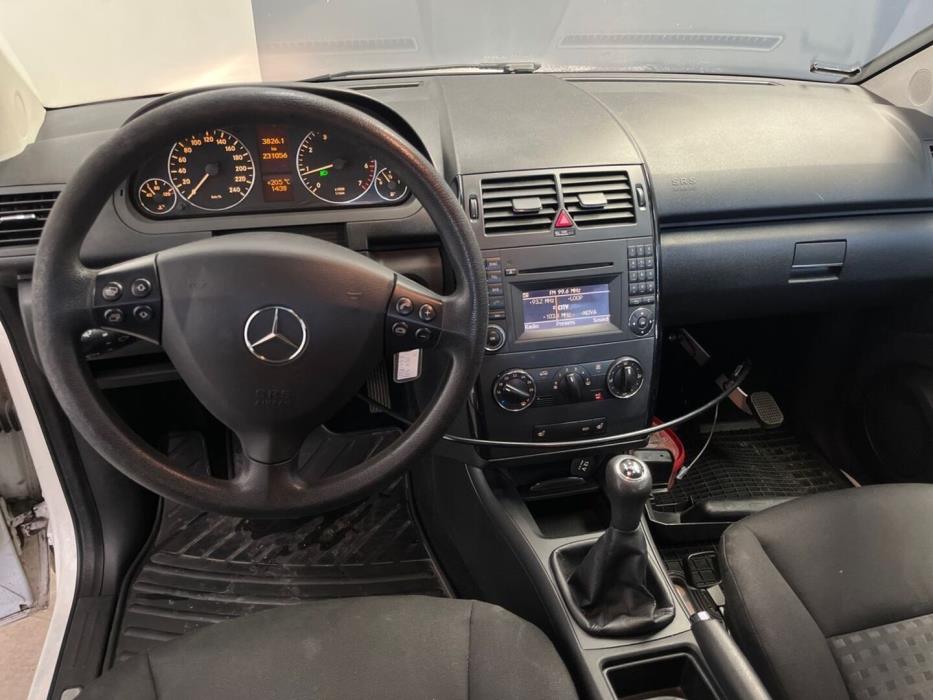 MERCEDES-BENZ A 2010