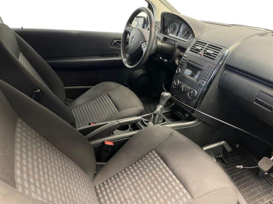 MERCEDES-BENZ A 2010