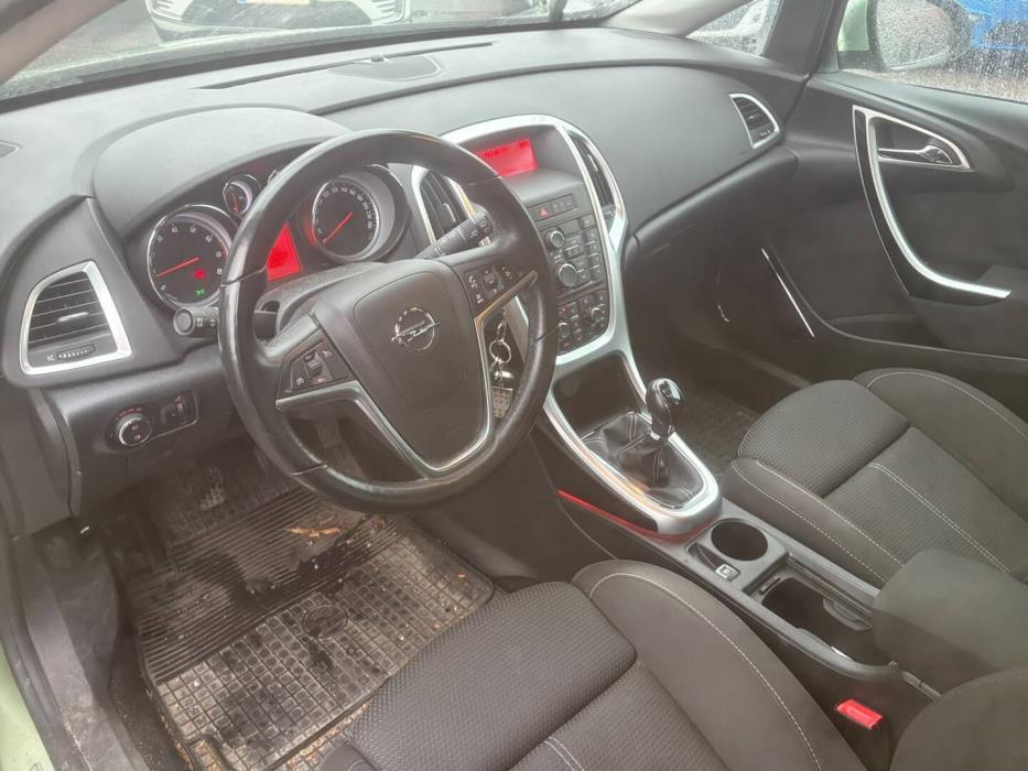 OPEL Astra 2011