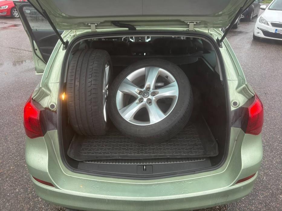 OPEL Astra 2011