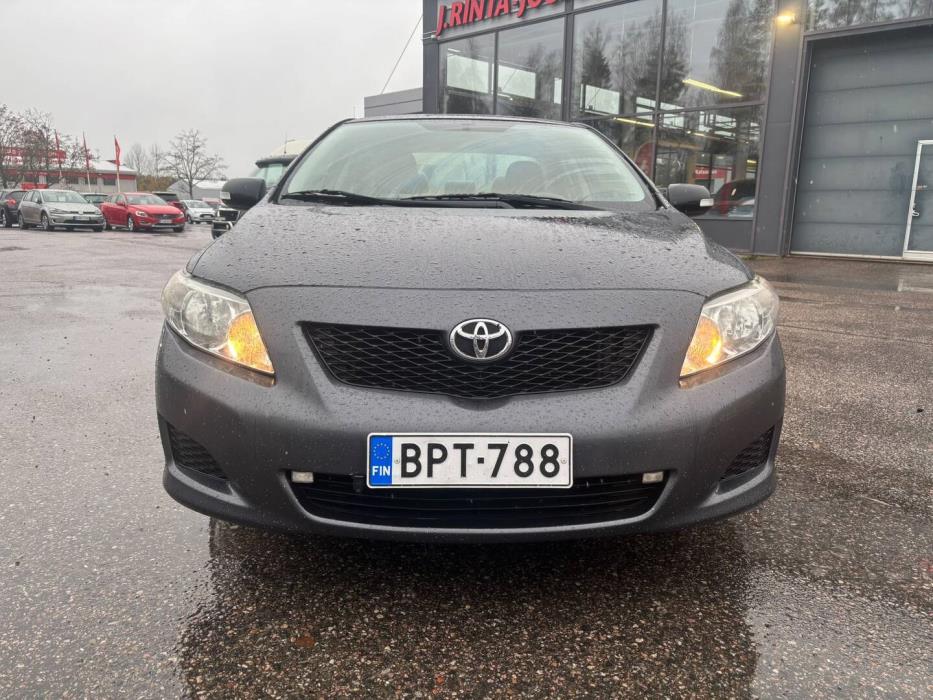 TOYOTA Corolla 2010