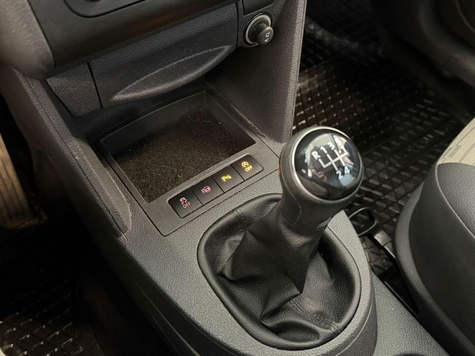 VOLKSWAGEN Caddy 2013