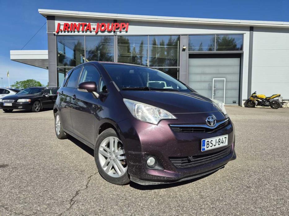 TOYOTA Verso-S 2012