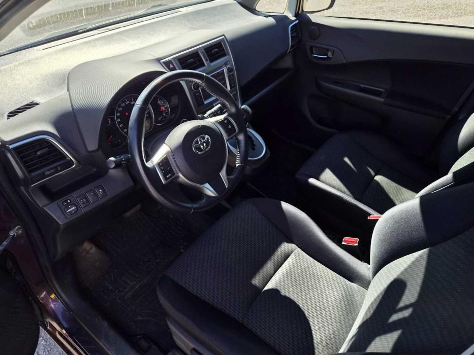 TOYOTA Verso-S 2012