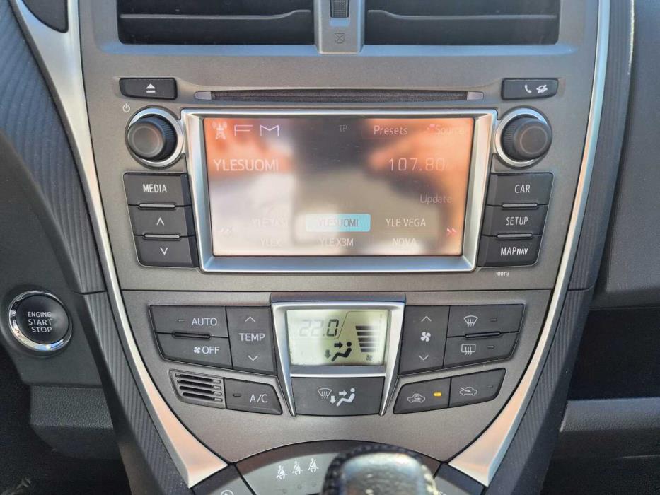 TOYOTA Verso-S 2012