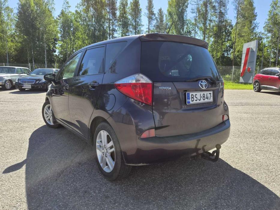 TOYOTA Verso-S 2012