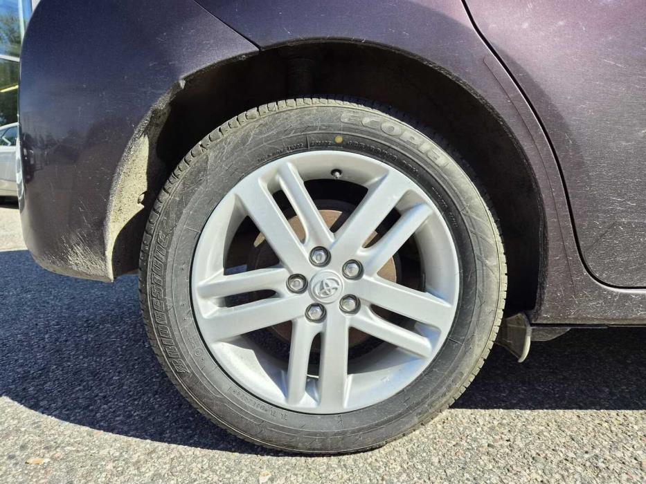 TOYOTA Verso-S 2012
