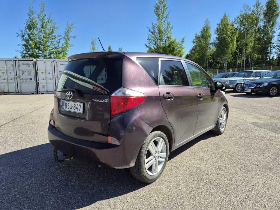 TOYOTA Verso-S 2012
