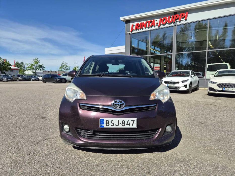 TOYOTA Verso-S 2012