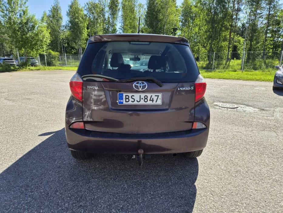 TOYOTA Verso-S 2012