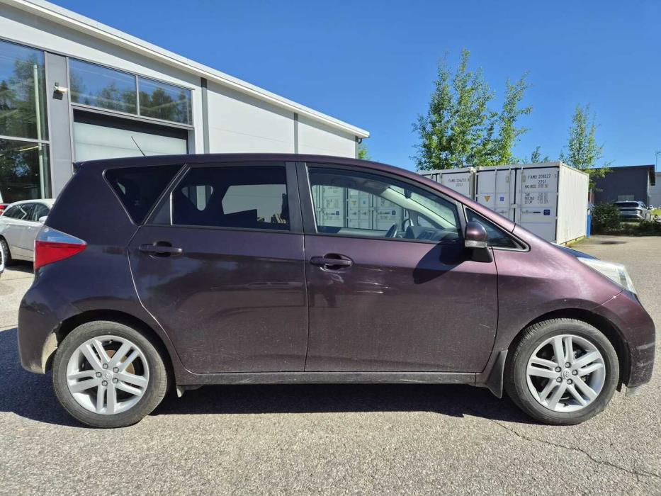 TOYOTA Verso-S 2012