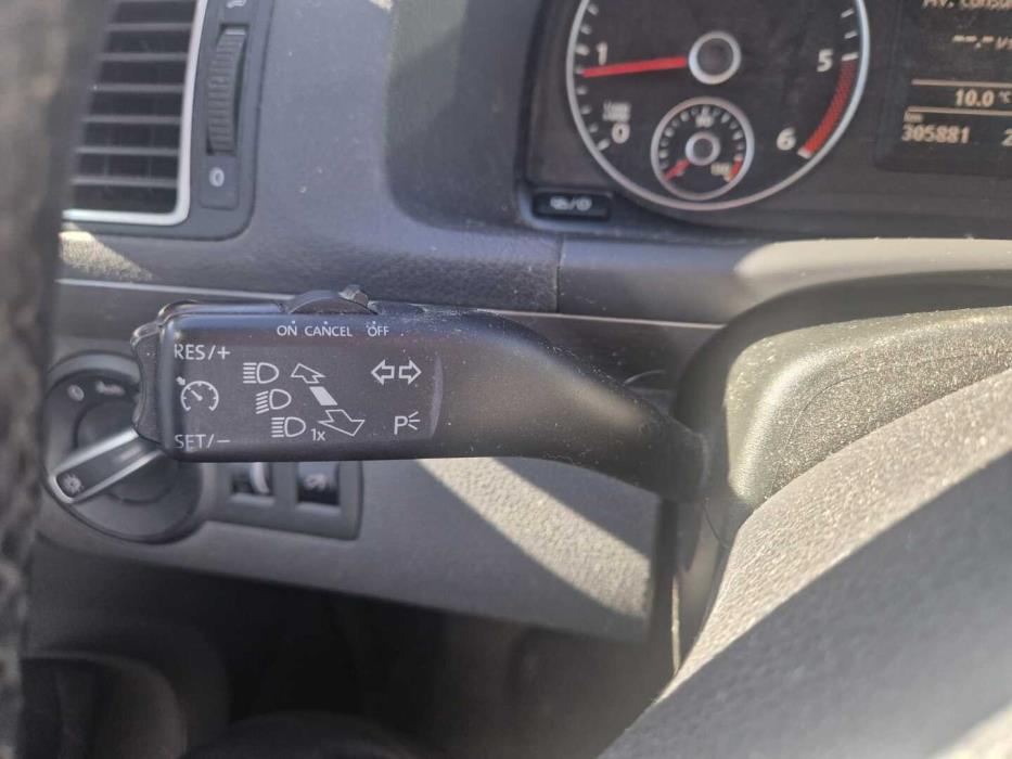 VOLKSWAGEN Touran 2015